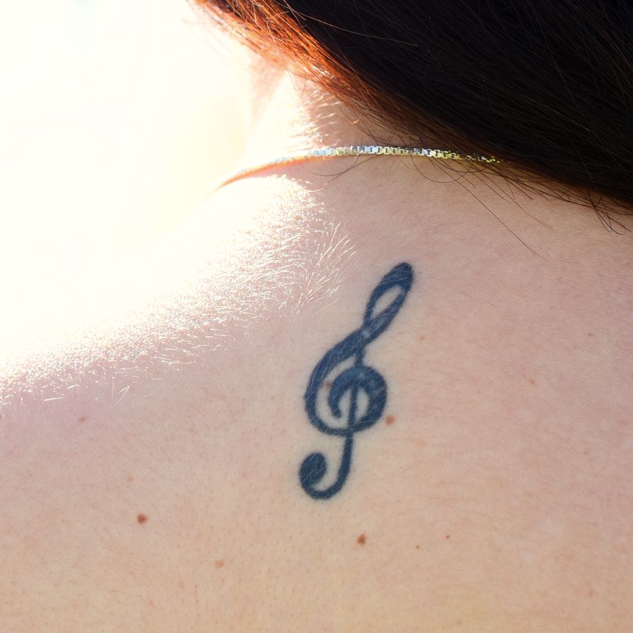 Fine-line treble clef